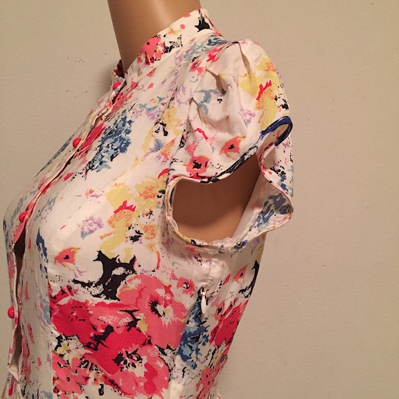 Plastic Island Daytime Floral Dress - Picture 13 of 16